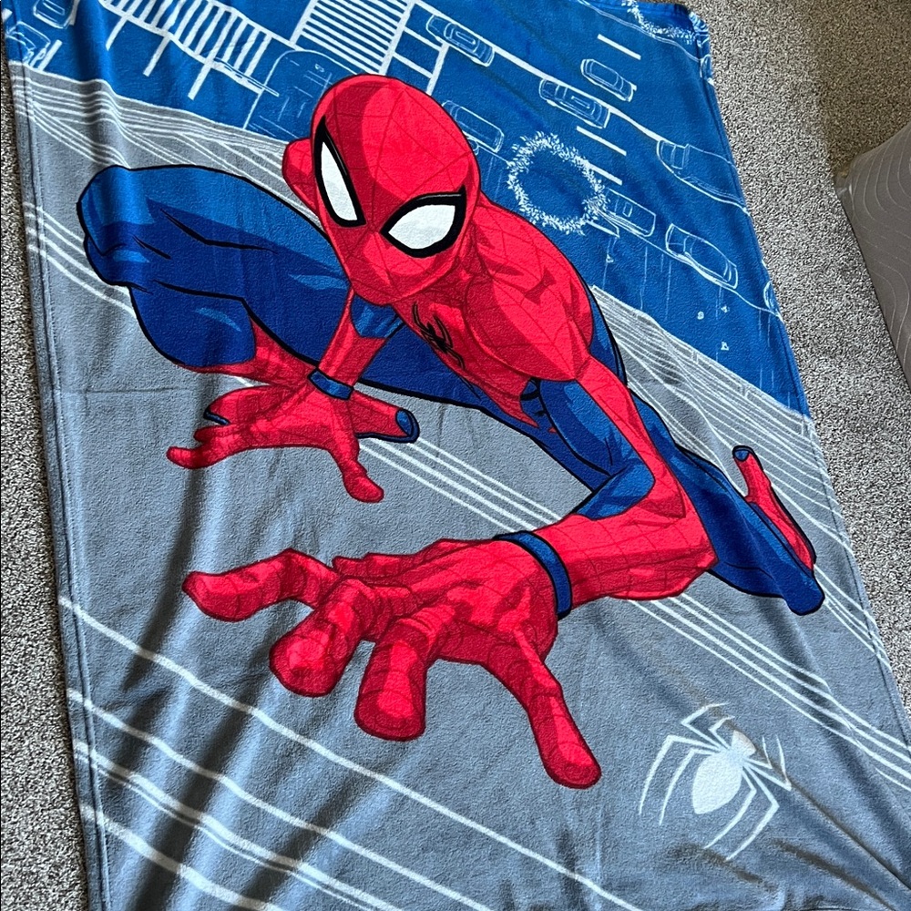 BNWOT toddler/kids’ Marvel Spider-Man Fleece Blanket - Red, Blue & Gray design - Picture 2 of 2